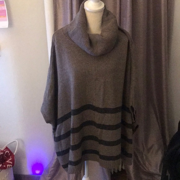 🍾HP Banana Republic Cowl Neck Pancho Sweater - Picture 4 of 9